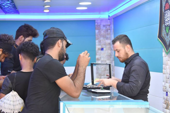 وحدة التبركات التابعة إلى المرقد الطاهر تواصل عملها الدؤوب في خدمة الزائرين الكرام