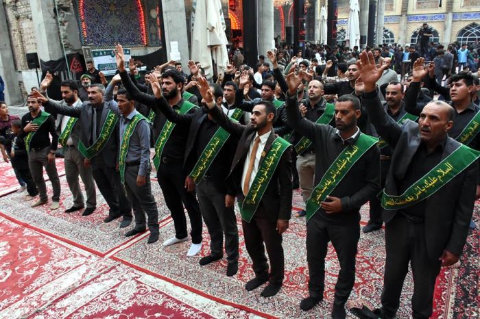 موكب عزاء في مرقد اخيه الامام القاسم ابن موسى الكاظم ( ع ) لأحياء ذكرى استشهاد ثامن الحجج الامام الضامن علي ابن موسى الرضا (ع )