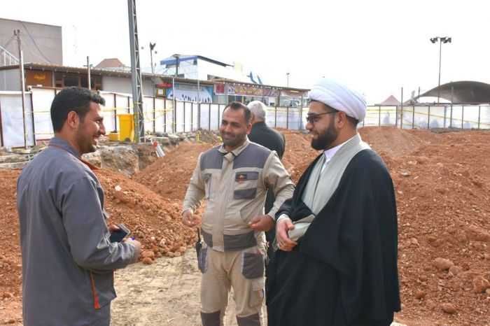 اكساء ارضية الرواق الشرقي للمرقد الطاهر بمادة السبيس