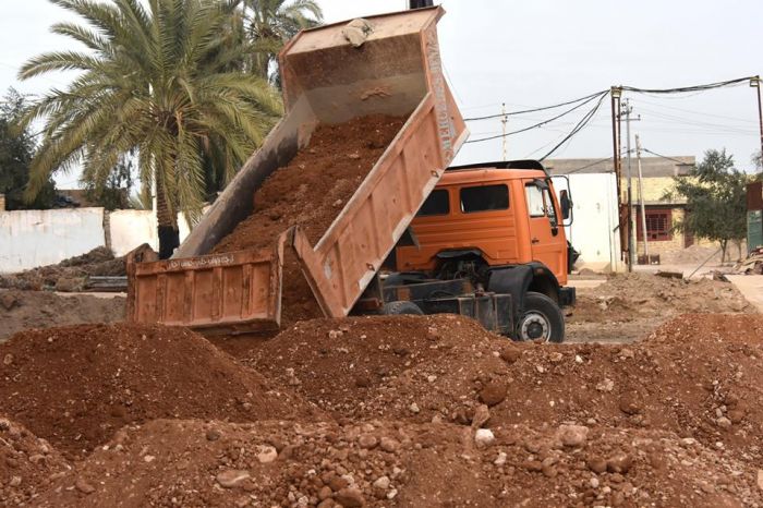 اكساء ارضية الرواق الشرقي للمرقد الطاهر بمادة السبيس