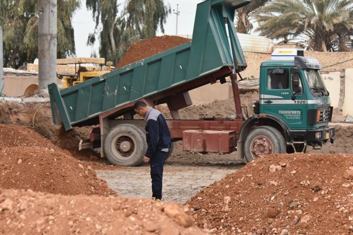 اكساء ارضية الرواق الشرقي للمرقد الطاهر بمادة السبيس