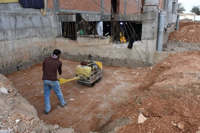 اكساء ارضية الرواق الشرقي للمرقد الطاهر بمادة السبيس