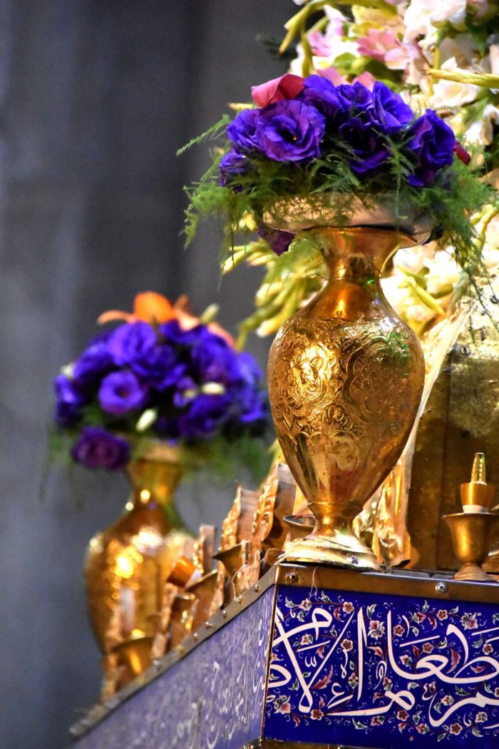 أكاليل الزهور تزين ضريح مرقد العلوية الشريفة بنت الامام الحسن المجتبى( عليهماالسلام )