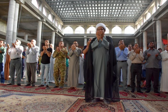 صلاة عيد الفطر المبارك بإمامة سماحة الشيخ