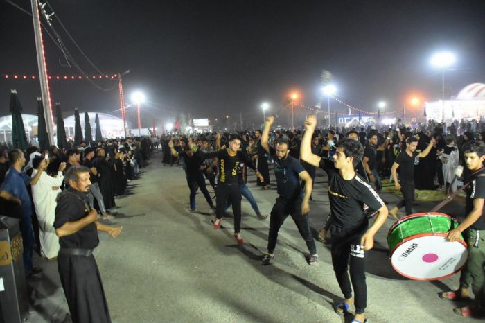 استمرار دخول المواكب الحسينية الى مرقد سليلة الدوحة المحمدية العلوية الشريفة بنت الامام الحسن (عليهما السلام)