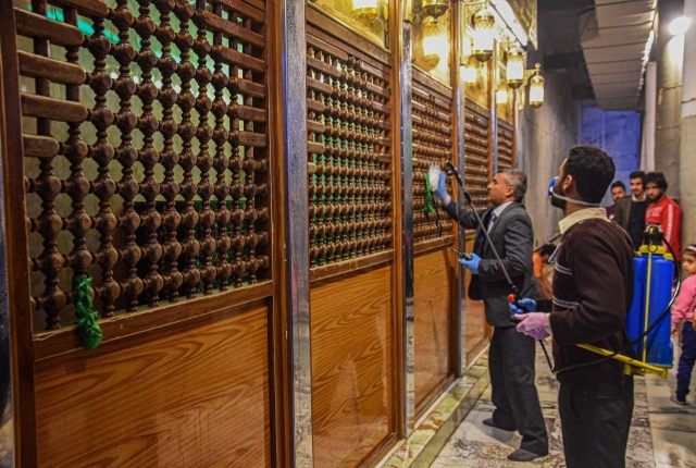 اجراءات احترازية اتبعتها امانة مزار الشريفة بنت الحسن (ع) حيث تم تعفير وتطهير المرقد الطاهر