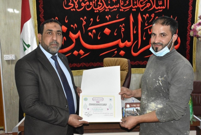 امانة_مزار_الشريفة_بنت الامام الحسن المطهرة تكرم متبرعين بمادة العزل المائي.