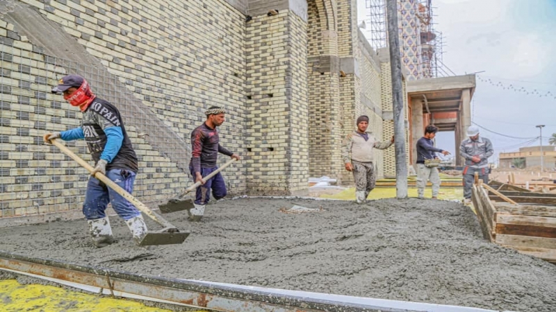 تستمر الكوادر الهندسية بتهيئة الصحن من الجهة الشرقية والغربية والشمالية