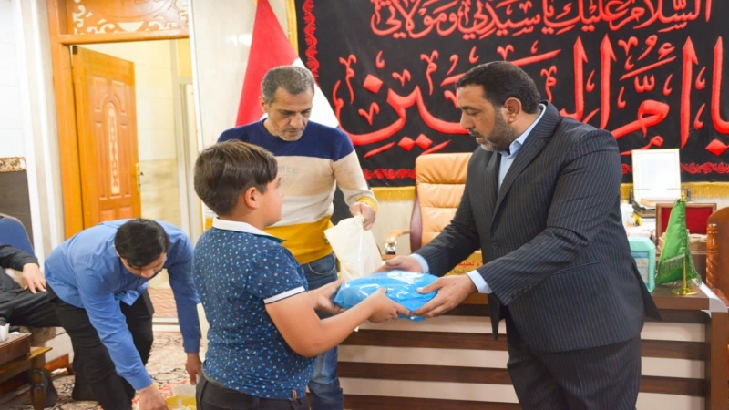أَيْتَامٌ فِي حَضْرَةِ يَتِيمَة سَبَايَا أَلْطَف
