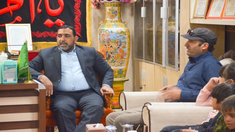 أَيْتَامٌ فِي حَضْرَةِ يَتِيمَة سَبَايَا أَلْطَف