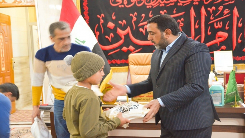 أَيْتَامٌ فِي حَضْرَةِ يَتِيمَة سَبَايَا أَلْطَف