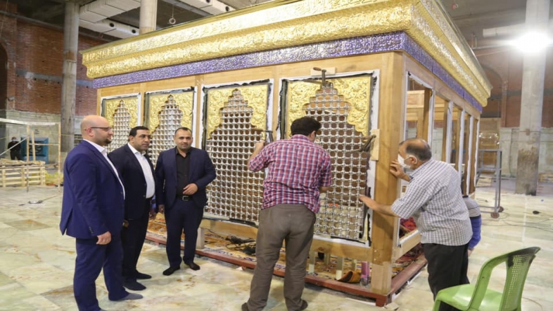 شباك العلوية الشريفة بنت الامام الحسن المجتبى (ع) يرصع ذهباً وفضة