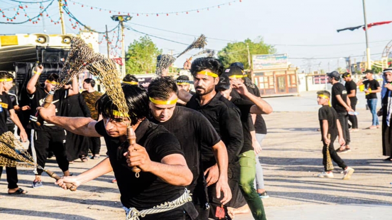 توافد المواكب المعزية لضريح طبيبة المعلولين