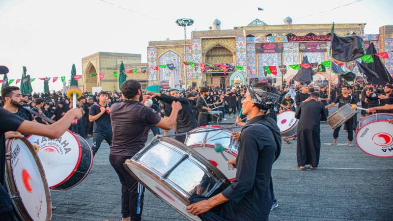 توافد المواكب المعزية في ذكرى استشهاد العلوية الشريفة بنت الامام الحسن المجتبى (ع) حيث ادت المواكب الحسينية واجب العزآء لشهيدة ركب السبايا