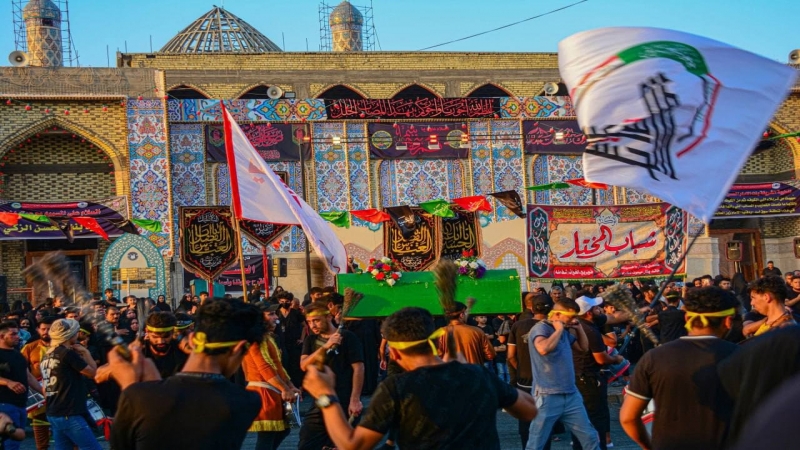 توافد المواكب المعزية في ذكرى استشهاد العلوية الشريفة بنت الامام الحسن المجتبى (ع) حيث ادت المواكب الحسينية واجب العزآء لشهيدة ركب السبايا