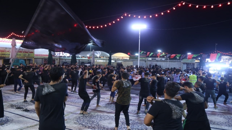 لليوم الرابع على التوالي تتواصل المواكب المعزية بالتوافد لمرقد شهيدة الركب الحسيني