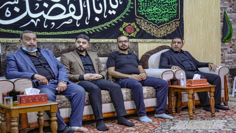 وفد من العتبة الحسينية يكرم ادارة المرقد الشريف