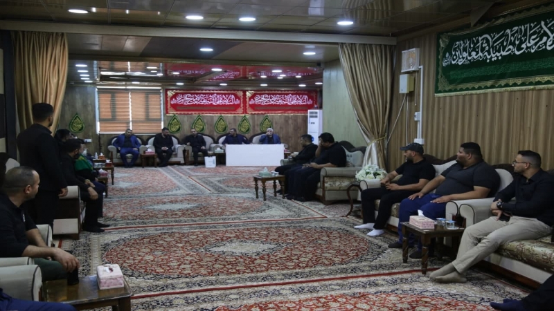 وفد من العتبة الحسينية يكرم ادارة المرقد الشريف