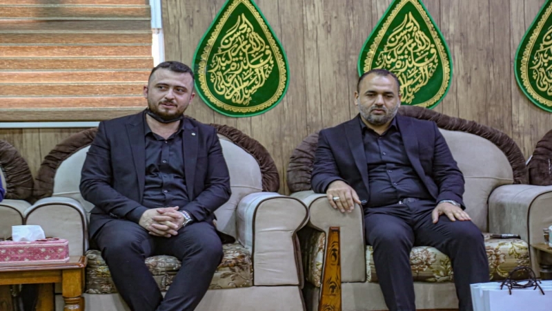 وفد من العتبة الحسينية يكرم ادارة المرقد الشريف