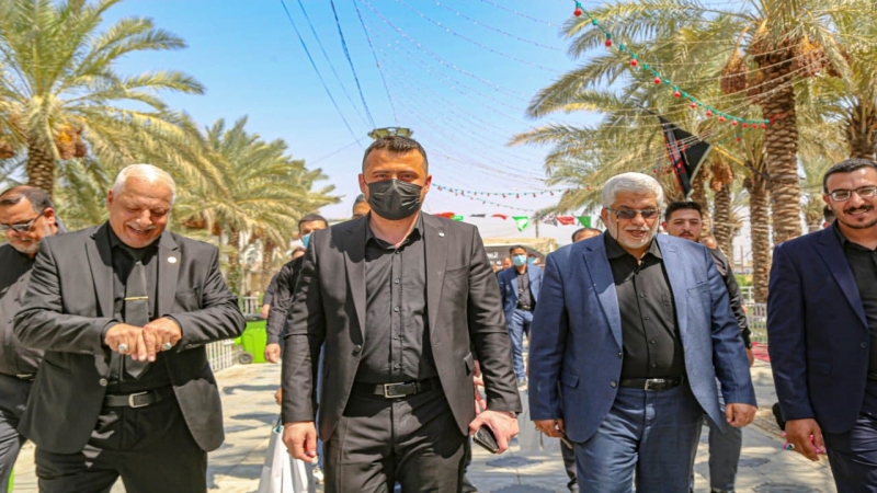 وفد من العتبة الحسينية يكرم ادارة المرقد الشريف