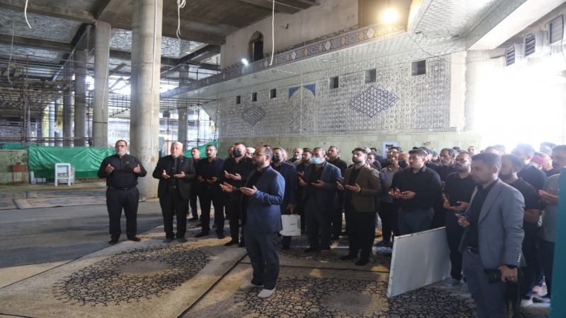 وفد من العتبة الحسينية يكرم ادارة المرقد الشريف