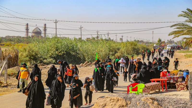 حشود الزائرين تتوافد صوب مرقد طبيبة المعلولين الشريفة بنت الحسن المجتبى