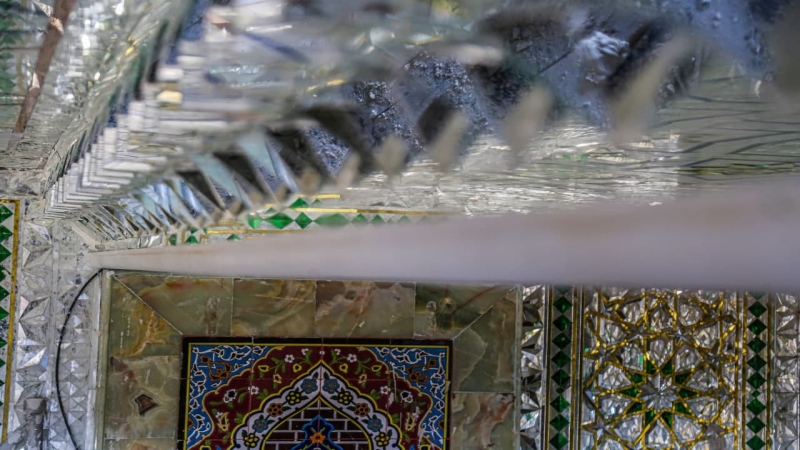 زخارف نباتية مزججة تزين الحرم الشريف