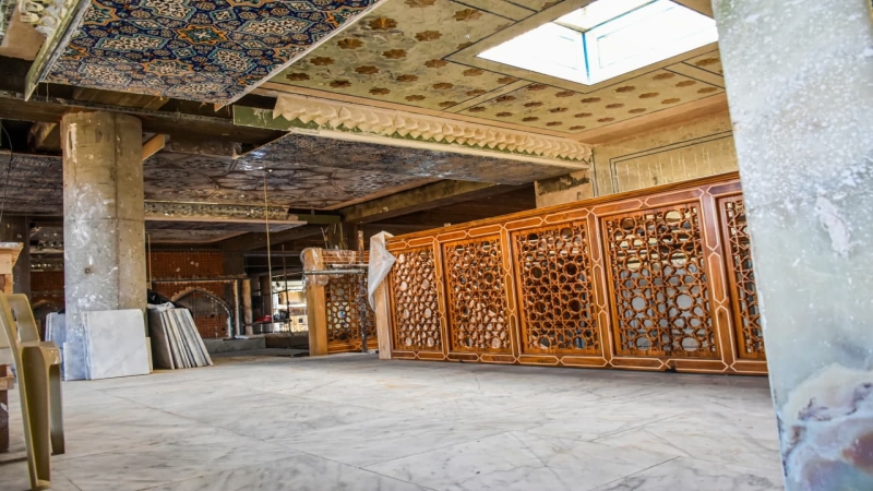نقوش إسْلَامِيَّةٌ وَزَخَارِف فَنِيَّة تَزَيَّن جُدْرَان حَرُم شَهِيدَةٌ السَّبَايَا الشَّرِيفَة