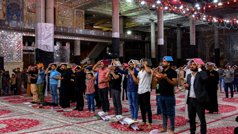 جموع المؤمنين تحيي اعمـال ليـلة القـدر