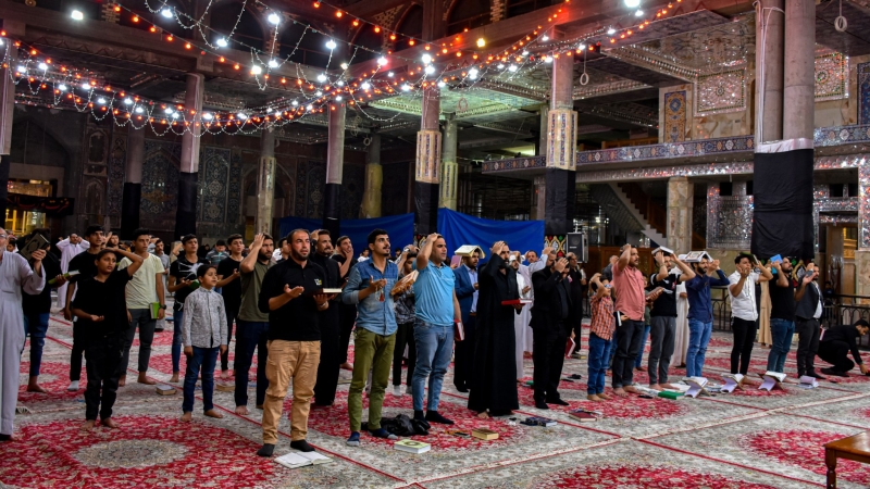 جموع المؤمنين تحيي اعمـال ليـلة القـدر