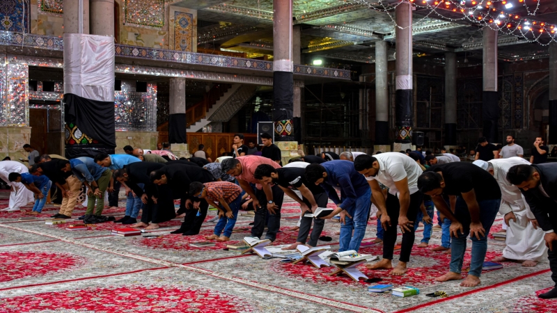جموع المؤمنين تحيي اعمـال ليـلة القـدر