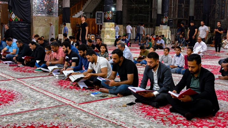 جموع المؤمنين تحيي اعمـال ليـلة القـدر