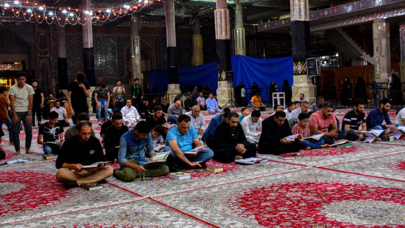 جموع المؤمنين تحيي اعمـال ليـلة القـدر