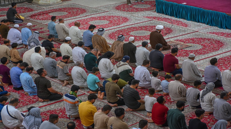 أقيمت صلاة الجماعة العبادية في رواق الامام الحسن المجتبى (ع)