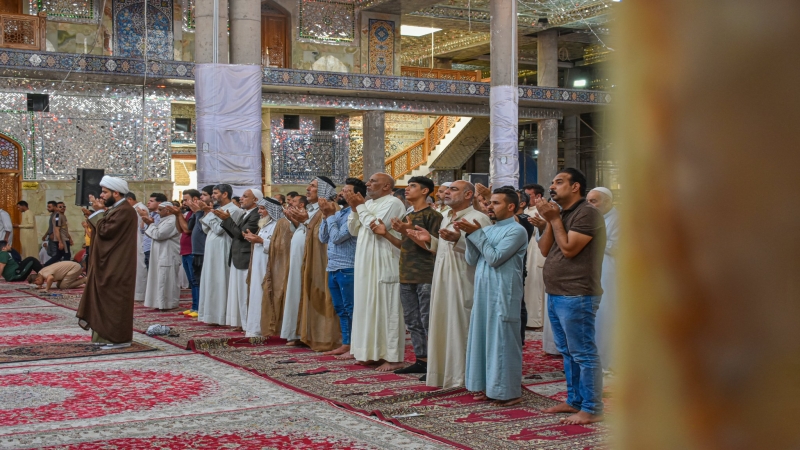 أقيمت صلاة الجماعة العبادية في رواق الامام الحسن المجتبى (ع)