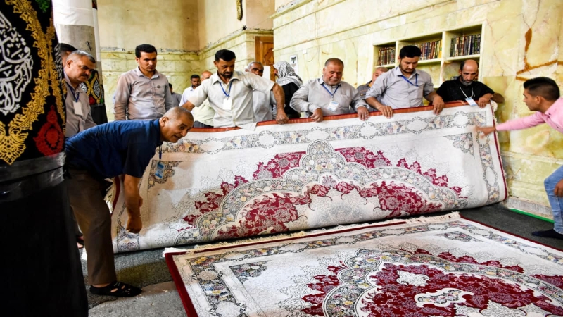 السجاد الأحمر الجديد يزين أرضية الحرم الشريف