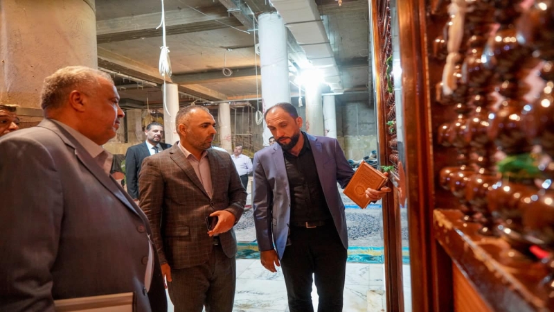 اللجنة المكلفة من قبل الأمانة العامة للمزارات في ضيافة قبر سيدة الشفاء (ع)