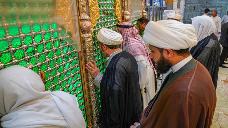 تشرف سماحه الشيخ مهدي القرشي بزيارة مرقد العلوية الطاهرة الشريفة