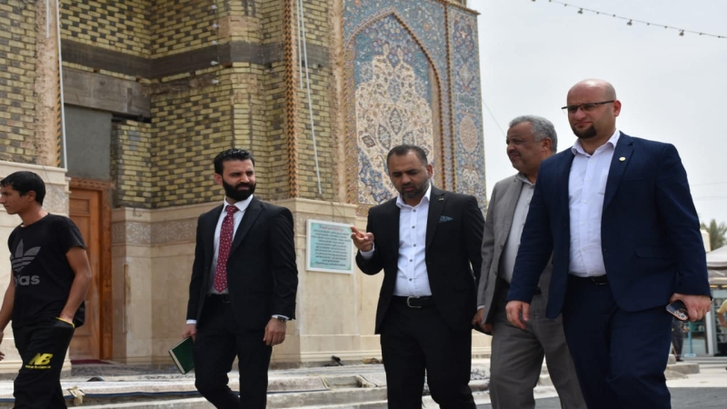 قسم التخطيط والمتابعة في الأمانة العامة للمزارات يتشرف بزيارة قبر السيدة الشريفة (ع)