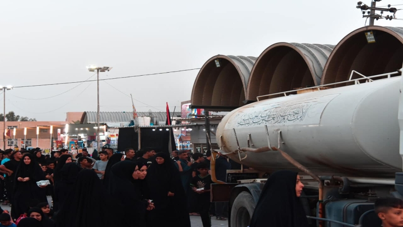 عطاء فاق حدود الكرم.. المواكب الحسينية في مرقد الشريفة بنت الحسن(ع)