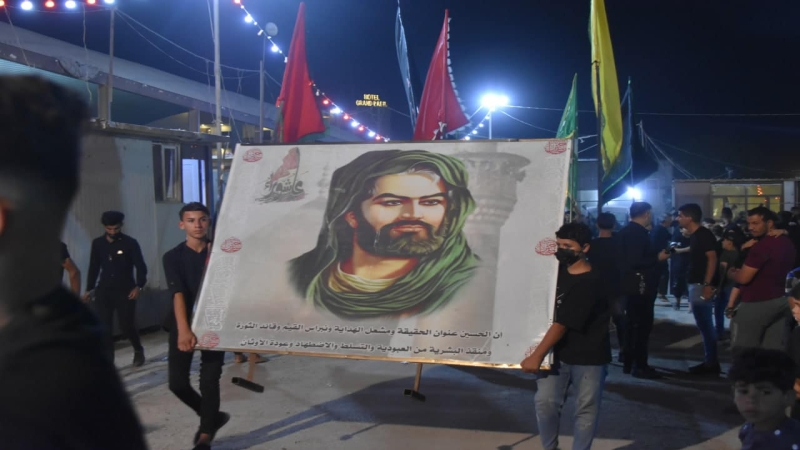 جموع الزائرين تتهافت على قبر شهيدة ركب السبايا وبضعة الإمام المجتبى (ع)