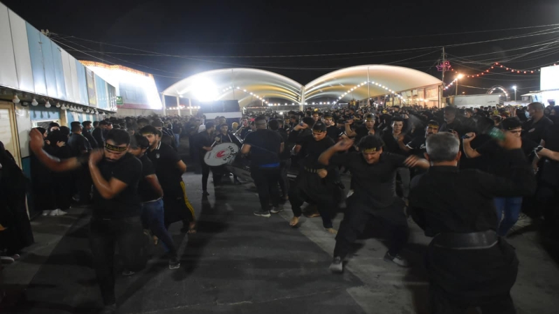 جموع الزائرين تتهافت على قبر شهيدة ركب السبايا وبضعة الإمام المجتبى (ع)