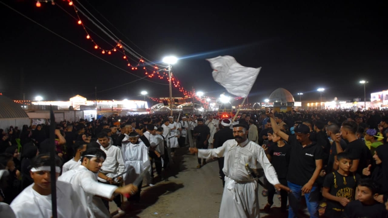 جموع من المعزين يعزون شهيدة الركب الحسيني العلوية الشريفة بنت الامام الحسن المجتبى (عليهما السلام) بمصابهم الجلل