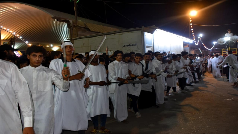 جموع من المعزين يعزون شهيدة الركب الحسيني العلوية الشريفة بنت الامام الحسن المجتبى (عليهما السلام) بمصابهم الجلل