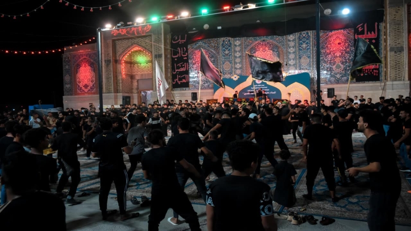 استمرار توافد المواكب المعزية لمرقد شهيدة الركب الحسيني