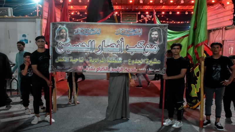 استمرار توافد المواكب المعزية لمرقد شهيدة الركب الحسيني