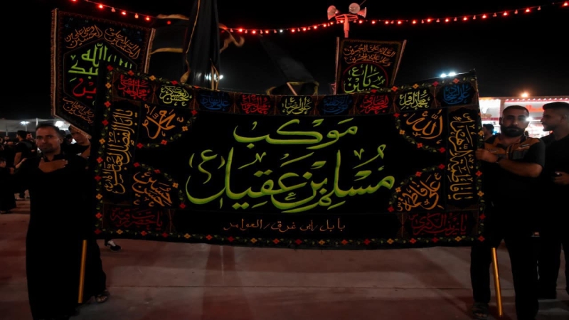 استمرار توافد المواكب المعزية لمرقد شهيدة الركب الحسيني