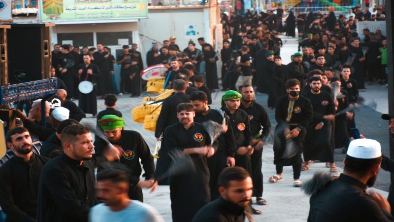 مواكبٌ حُسينية تنال شرف الخدمة في قبر قاضية الحاجات