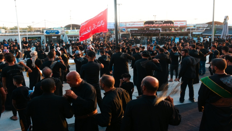 مواكبٌ حُسينية تنال شرف الخدمة في قبر قاضية الحاجات