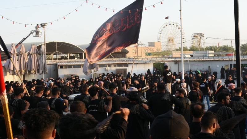 مواكبٌ حُسينية تنال شرف الخدمة في قبر قاضية الحاجات